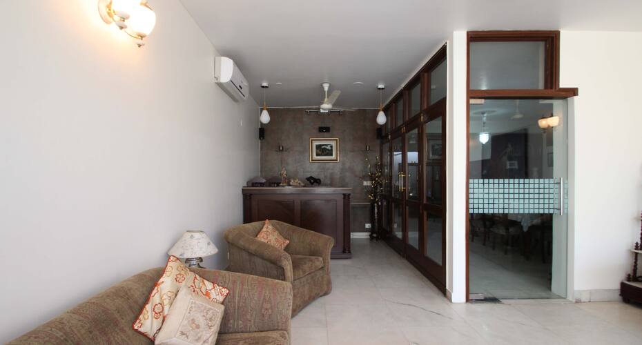 TG Stays Kailash Colony, New Delhi 4